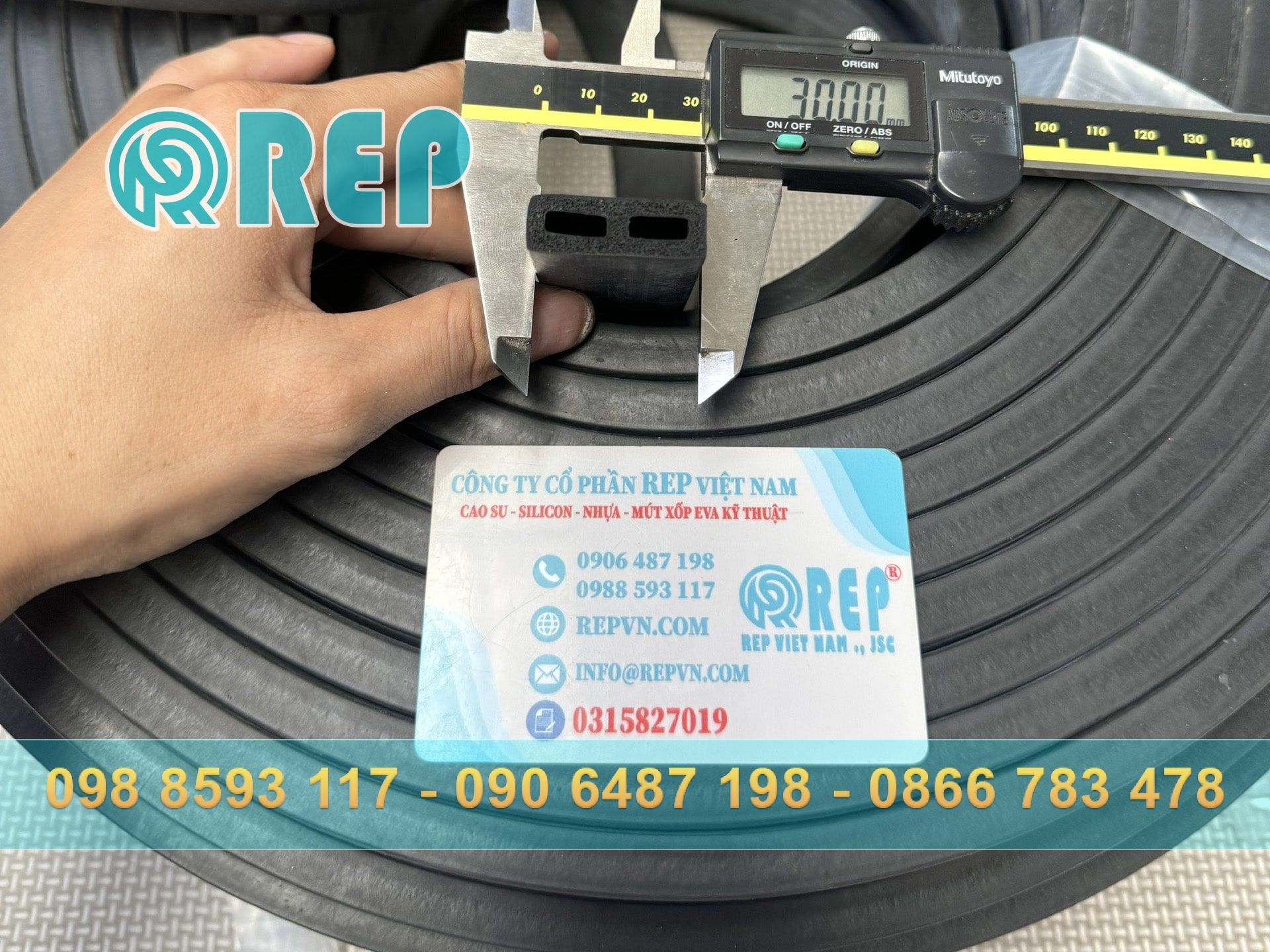 Cắt ngang ron cao su xốp 30x10x3mm